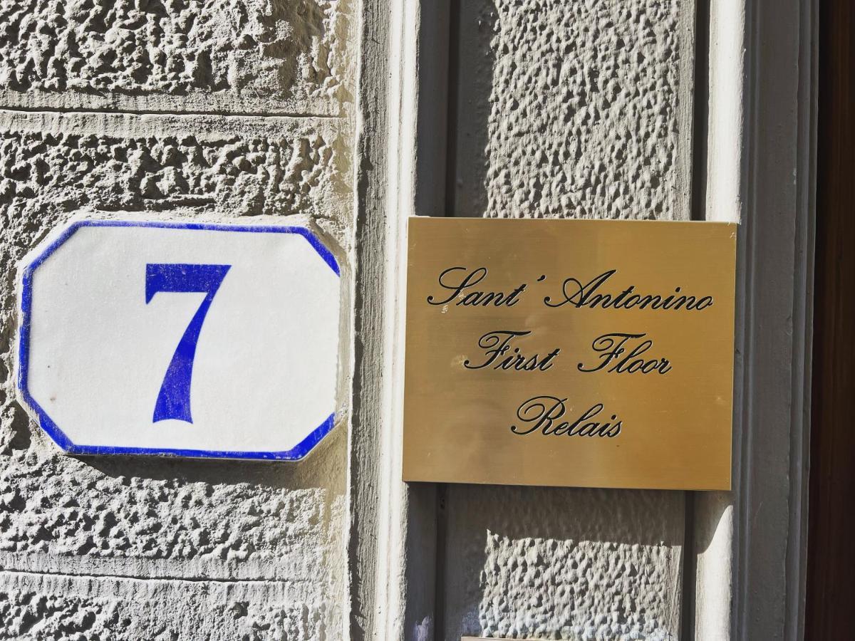 Sant Antonino First Floor Relais Pensión *